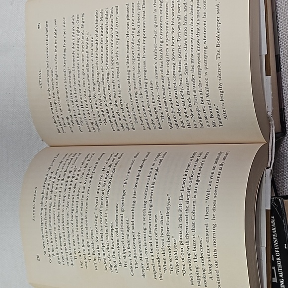 Sandra Brown Novel Bundle - Picture 12 of 16